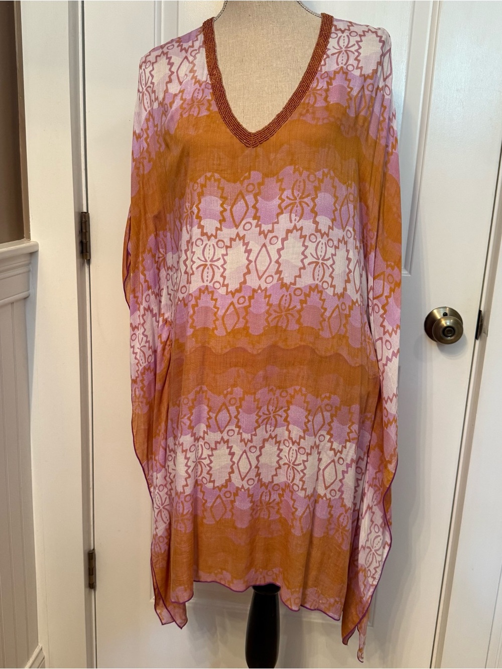 WALKER & WADE DRESS KAFTAN BEADED V-NECKLINE PURPLE WHITE GOLD SIZE S